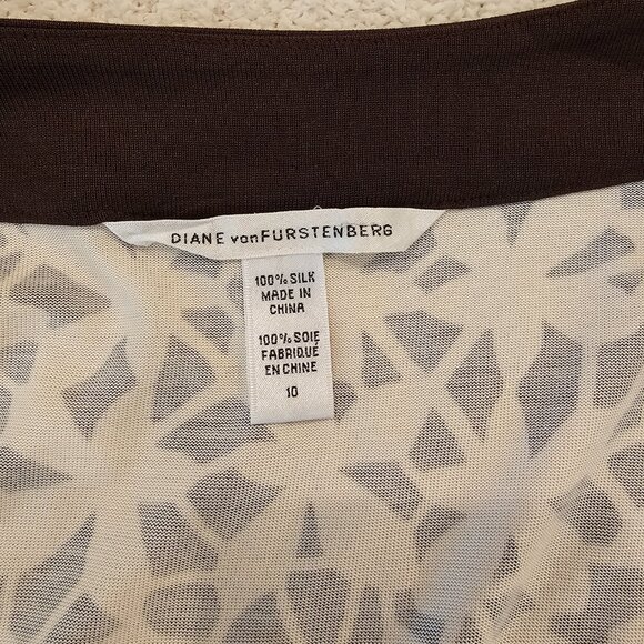 Diane Von Furstenberg Silk Wrap Dress, size 10, EUC, Like New - Picture 2 of 5